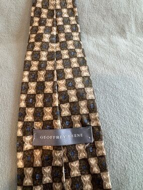 Geoffrey Beene Brown and Blue Geometric Silk Tie